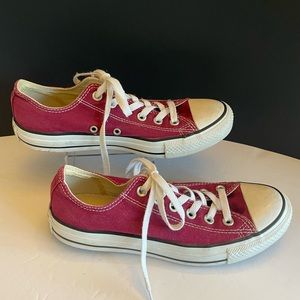 Deep Pink Converse All Stars Low top tennis shoes Ladies 8